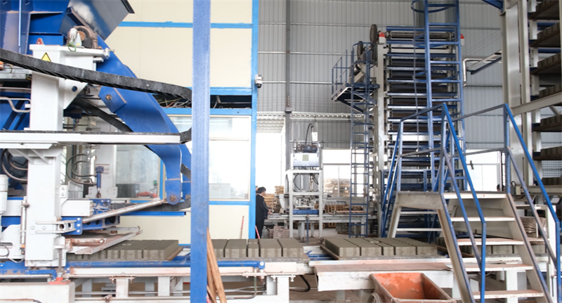 一機多磚、節(jié)能降碳，泉工策尼特15型打造綠色建材“泉工樣板”